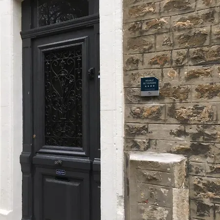 La Maison D'hautefeuille Ferienhaus *